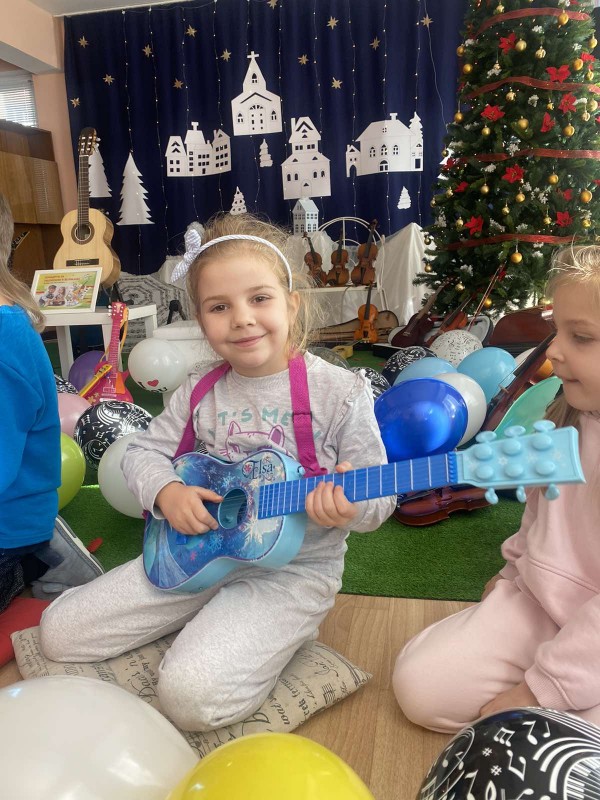 Четири “Концерти за малчугани и великани“ се проведоха преди Коледа в Казанлък