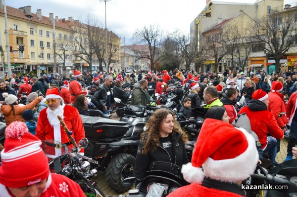 1000 деца зарадва тазгодишното издание на инициативата „Мото Коледа“