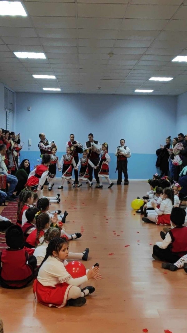 Четири “Концерти за малчугани и великани“ се проведоха преди Коледа в Казанлък