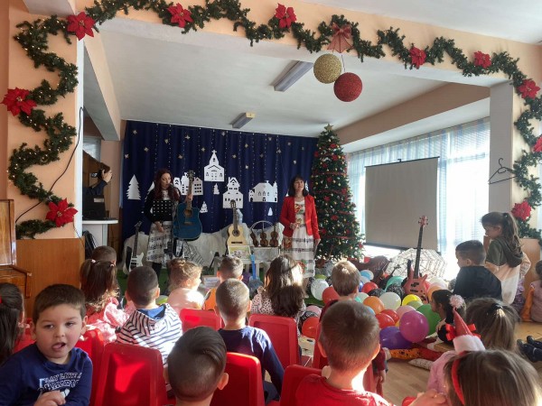 Четири “Концерти за малчугани и великани“ се проведоха преди Коледа в Казанлък