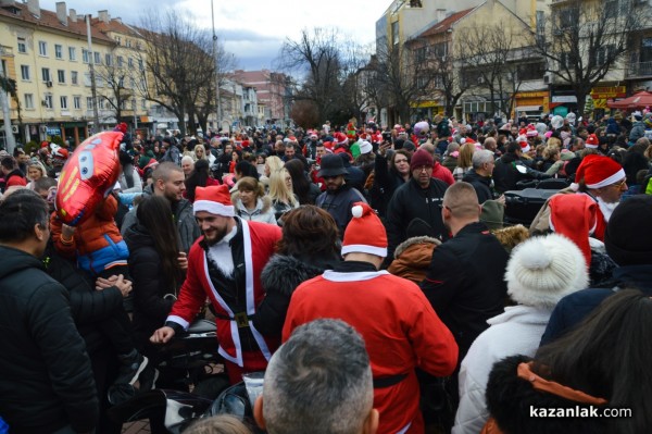 1000 деца зарадва тазгодишното издание на инициативата „Мото Коледа“