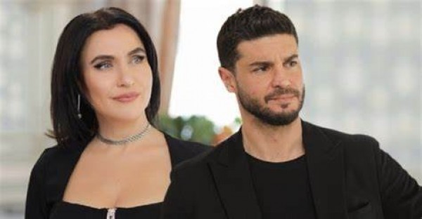 Турска суперзвезда си направи селфи с казанлъчанка