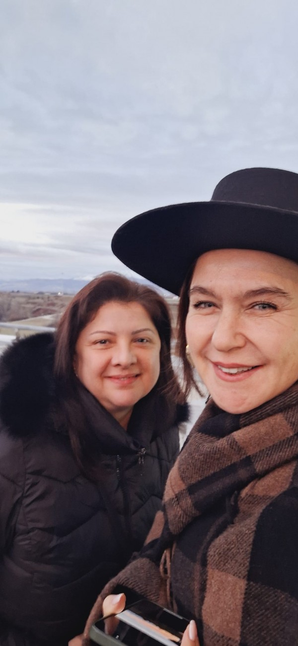 Турска суперзвезда си направи селфи с казанлъчанка