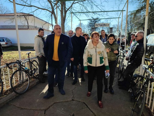 Бойко Борисов: “След година и половина Казанлък ще може да ползва новата си спортна зала.“