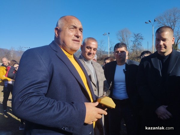 Бойко Борисов: “След година и половина Казанлък ще може да ползва новата си спортна зала.“
