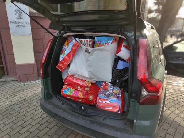 Казанлък се обедини в инициативите „Помощник на Дядо Коледа” и „Кутия пълна с щастие”