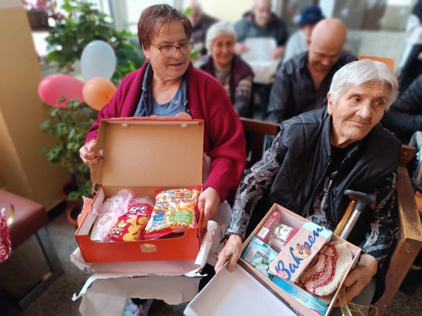 Казанлък се обедини в инициативите „Помощник на Дядо Коледа” и „Кутия пълна с щастие”