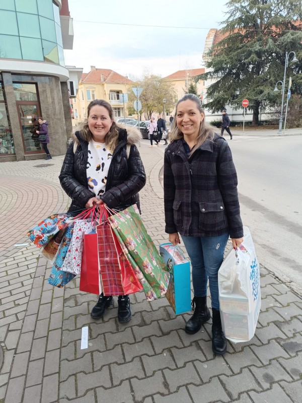 Казанлък се обедини в инициативите „Помощник на Дядо Коледа” и „Кутия пълна с щастие”