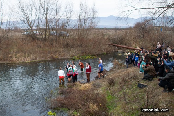Живко Павлов спаси Богоявленския кръст в с. Розово 