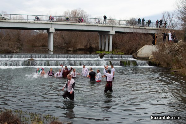 Живко Павлов спаси Богоявленския кръст в с. Розово 