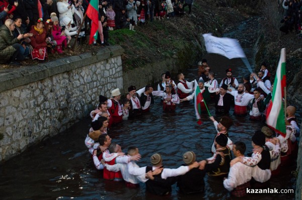 39-годишният Десислав Йосифов спаси Богоявленския кръст в Шипка