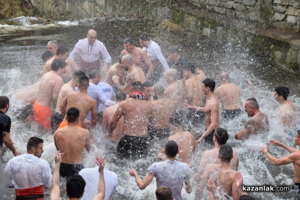 Христо Христов хвана кръста в Казанлък 