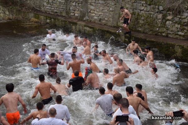 Христо Христов хвана кръста в Казанлък 