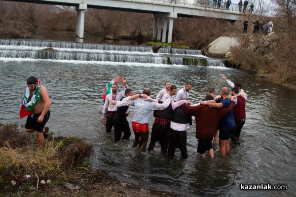 Живко Павлов спаси Богоявленския кръст в с. Розово 