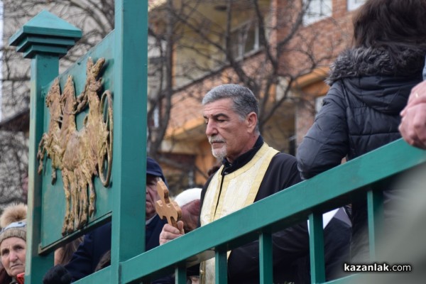 Христо Христов хвана кръста в Казанлък 