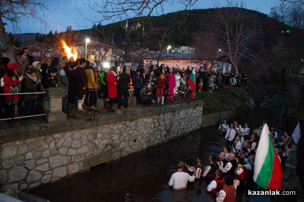 39-годишният Десислав Йосифов спаси Богоявленския кръст в Шипка