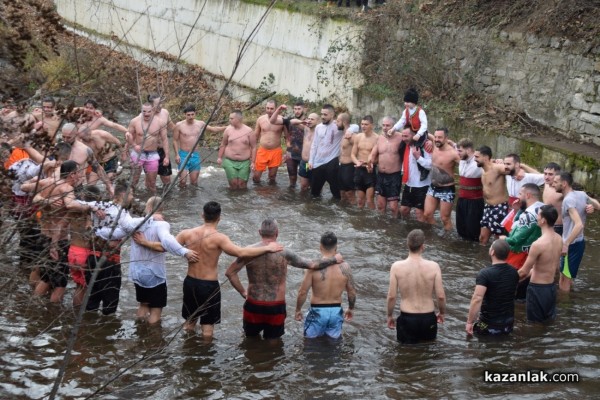 Христо Христов хвана кръста в Казанлък 