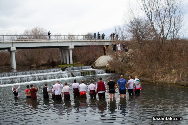 Живко Павлов спаси Богоявленския кръст в с. Розово 