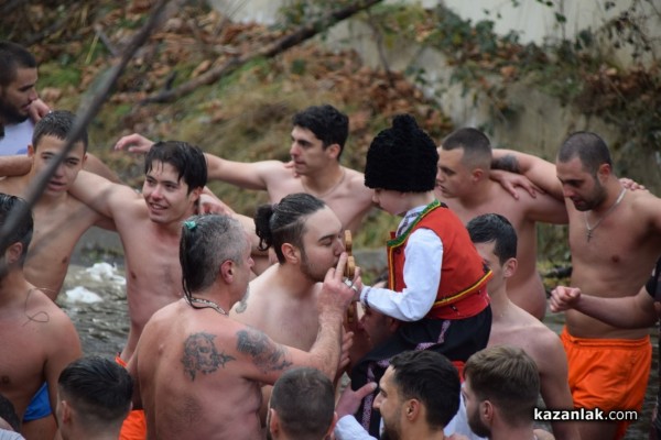 Христо Христов хвана кръста в Казанлък 