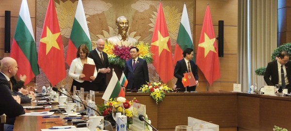 Казанлък се побратими с виетнамския град Лай Чау