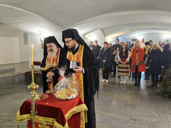 Цветя и поклон за загиналите в боевете при Шипка и Шейново / Новини от Казанлък