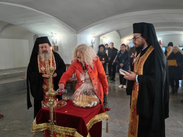 Цветя и поклон за загиналите в боевете при Шипка и Шейново