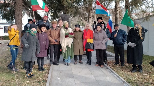 Цветя и поклон за загиналите в боевете при Шипка и Шейново