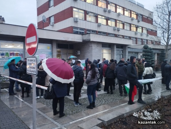 Втори протест срещу изграждането на фотоволтаична централа край село Кънчево, този път в Казанлък 