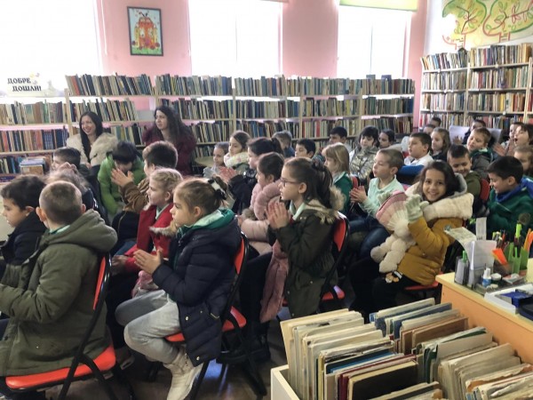 Първокласниците от ОУ “Свети Паисий Хилендарски“ гостуваха в библиотека “Искра“