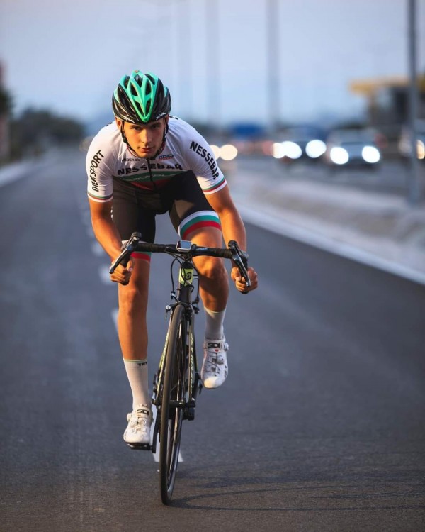 Състезателите от Казанлък обраха наградите на колоездачната федерация