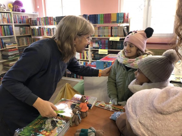 Първокласниците от ОУ “Свети Паисий Хилендарски“ гостуваха в библиотека “Искра“