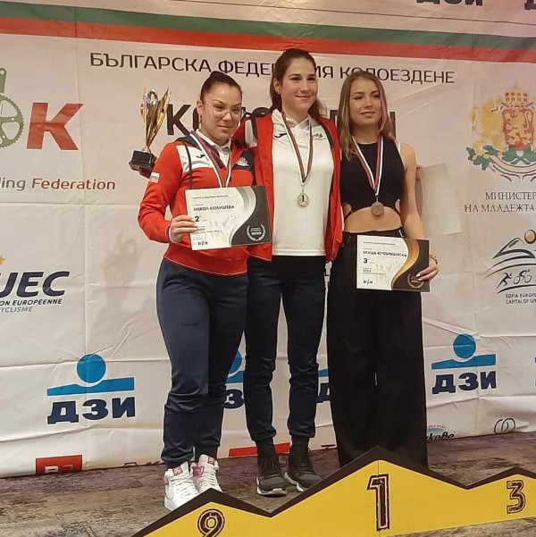 Състезателите от Казанлък обраха наградите на колоездачната федерация