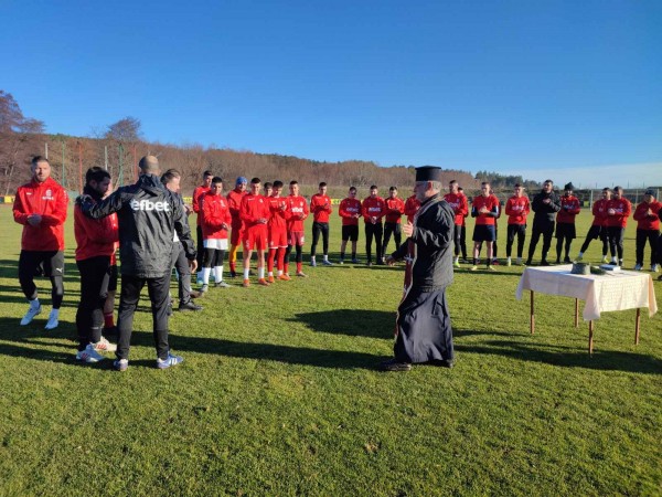 “Розова долина“ започна подготовката с четирима нови играчи