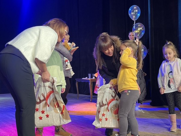 Община Казанлък подари празник за децата на своите служители