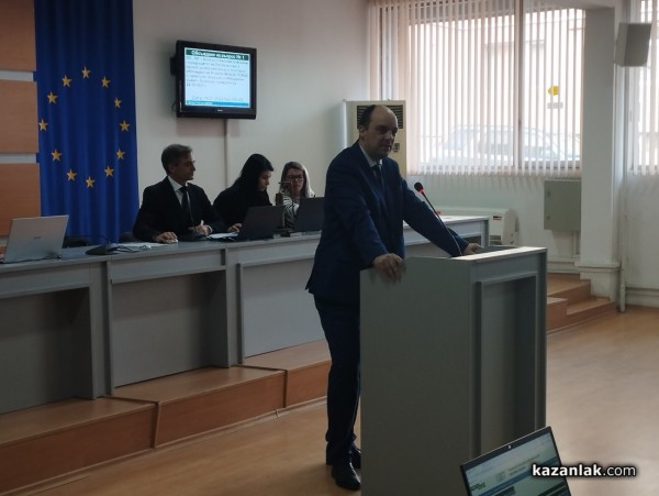 Общински съвет – Казанлък на извънредно заседание днес