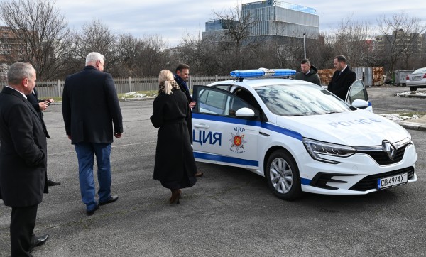 Центърът за специализация и професионална подготовка в Казанлък получи нов учебен полицейски автомобил / Новини от Казанлък