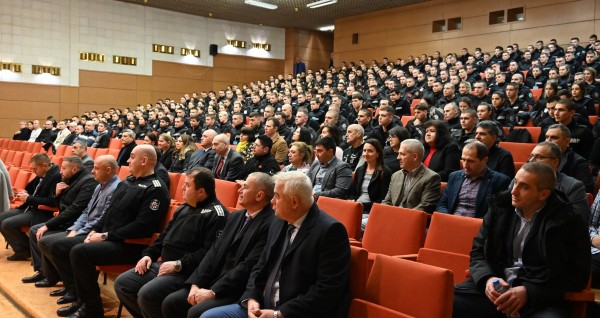 Центърът за специализация и професионална подготовка в Казанлък получи нов учебен полицейски автомобил