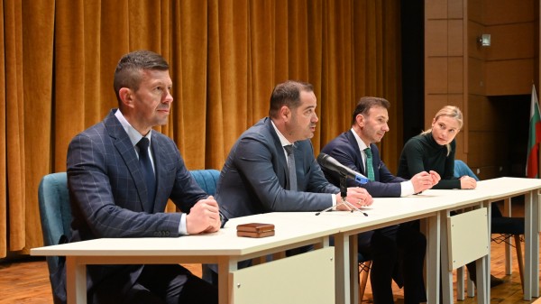 Центърът за специализация и професионална подготовка в Казанлък получи нов учебен полицейски автомобил