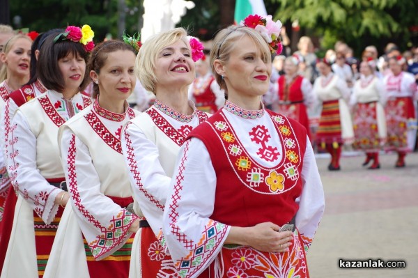 Националното надиграване “Тъпан бие, хоро се вие“ събира за 17-та поредна година състави от цялата страна в Казанлък  / Новини от Казанлък