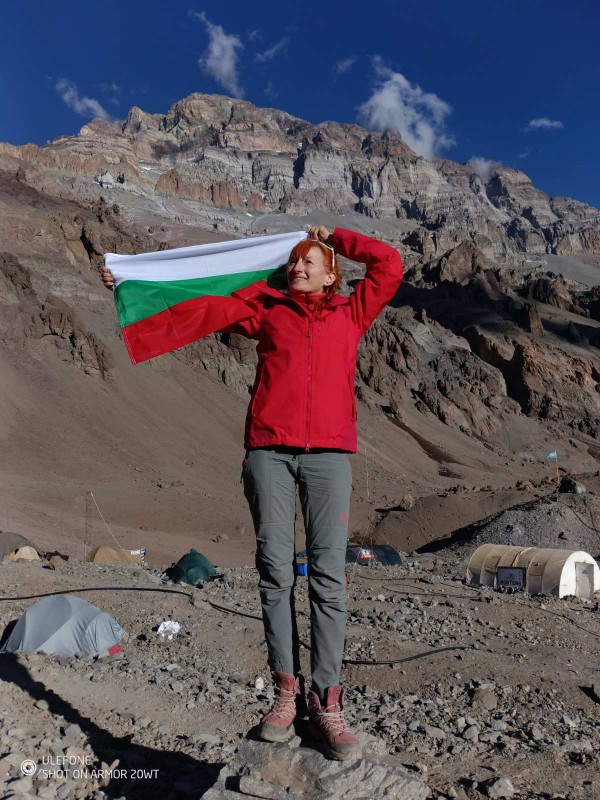 Алпинистката Мая Иванова беше част от българската екпедиция, отправила се към континенталния първенец Аконкагуа в Андите 