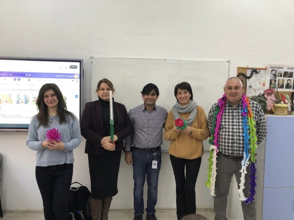 Индийският учител Макс Рай представи вълшебството на „оригами“ в ОУ „Св. Паисий Хилендарски“ гр.Казанлък 