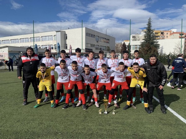 С купа и две индивидуални награди се връщат от турнир в Пловдив децата на “Розова долина“