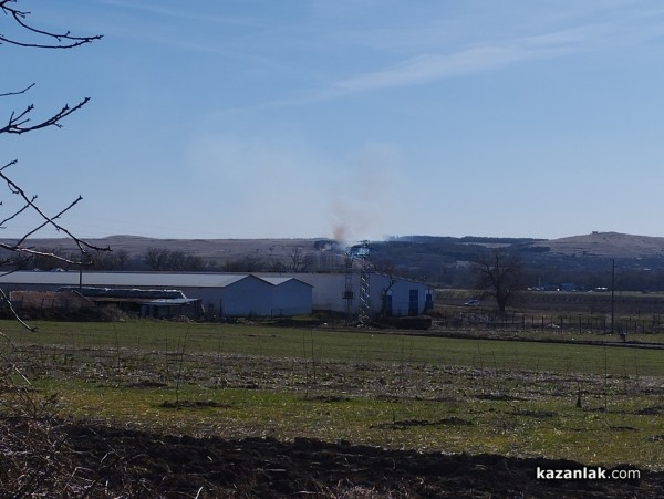 Потушен е пожарът в района на военния полигон “Тюлбето“/ Обновена  / Новини от Казанлък