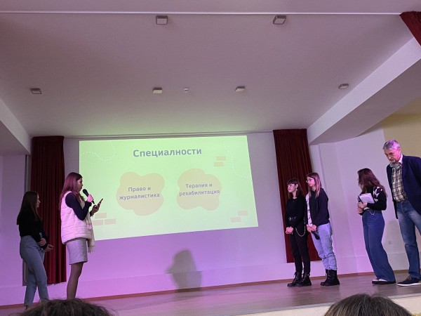 Хаджиеновци гостуваха в Държавна финансово-стопанска гимназия „Интелект“ гр. Плевен