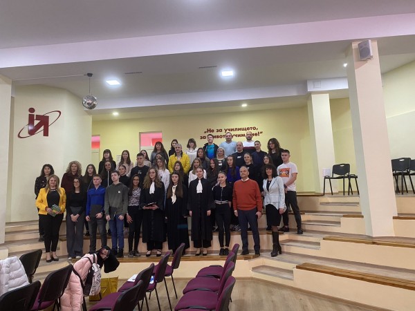 Хаджиеновци гостуваха в Държавна финансово-стопанска гимназия „Интелект“ гр. Плевен