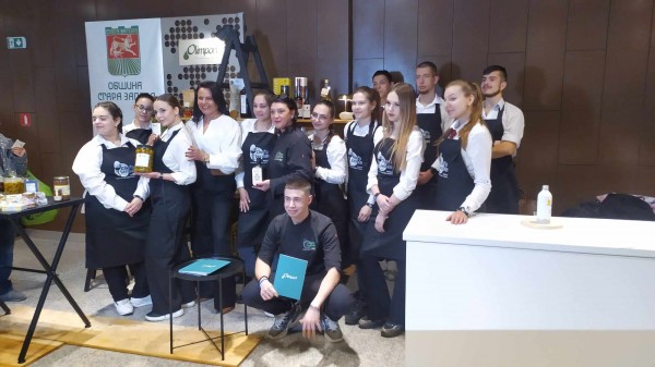Учители от ПГЛПТ участваха в Националния кулинарен форум „Chef’ Secrets - Еволюция на вкусa”