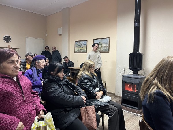 Срещата на кмета на община Казанлък, Галина Стоянова, в с.Бузовград премина при пълна зала и много активно участие в диалога от страна на присъстващите