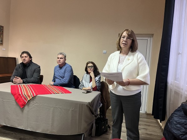 Срещата на кмета на община Казанлък, Галина Стоянова, в с.Бузовград премина при пълна зала и много активно участие в диалога от страна на присъстващите