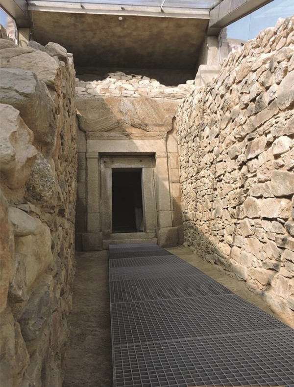 Община Казанлък ще управлява три могилни светилища за още 10 години 