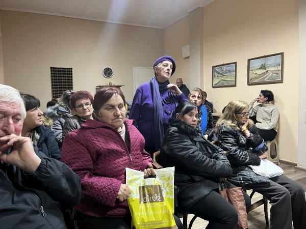 Срещата на кмета на община Казанлък, Галина Стоянова, в с.Бузовград премина при пълна зала и много активно участие в диалога от страна на присъстващите